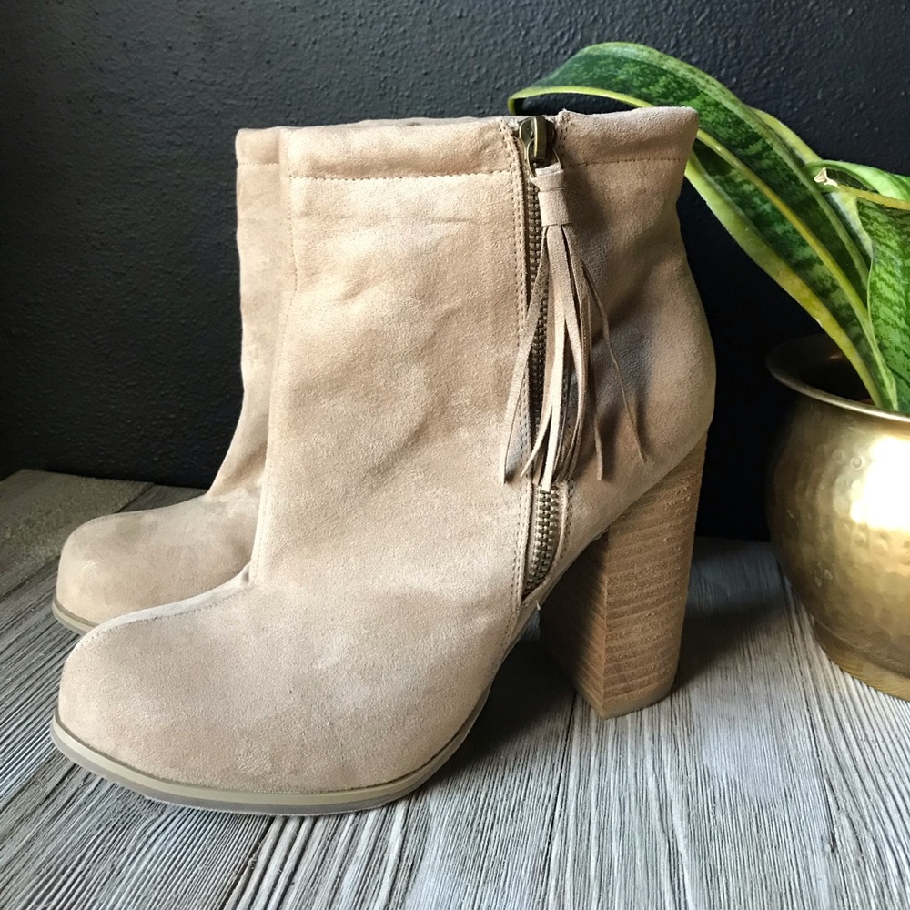 🌺Forever 21 faux suede tan booties